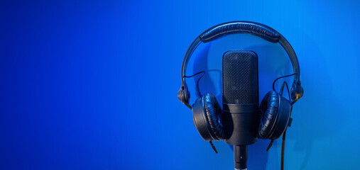 podcast banner background with microphone and headphones