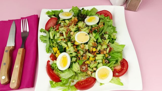 salade compos&eacute;e, vue du dessus, en gros plan