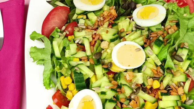salade compos&eacute;e, vue du dessus, en gros plan
