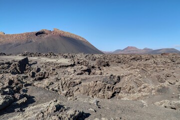 volcans du parc national de Timanfaya sur l'île de Lanzarote aux canaries en Espagne et champs de...