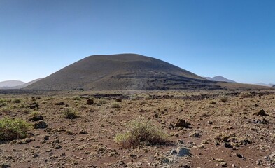 volcans du parc national de Timanfaya sur l'île de Lanzarote aux canaries en Espagne et champs de...