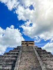 Majestic view of the Pyramid of Kukulc&aacute;n at Chichen Itza