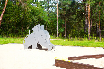 Plac zabaw dla dzieci, zjeżdżalnia w kształcie słonia. Children's playground, elephant-shaped slide.  © 123108 Aneta
