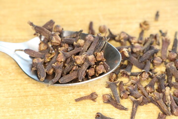 Obraz premium Dried Cloves A Versatile and Flavorful Spice Perfect for Culinary Delights and Enjoyment