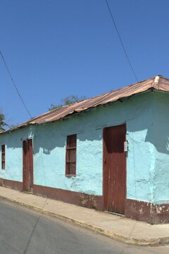 La arquitectura rural en el estado Anzoategui tiene huellas del pasado colonial,sin embargo y a pesar del calor los techos en su mayoria son de zinc.