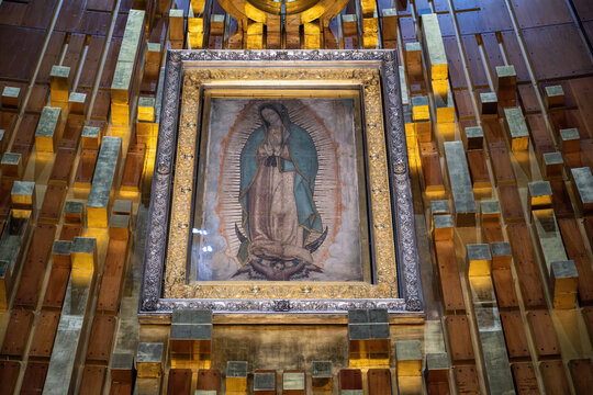 Manto sagrado de la virgen de Guadalupe que se encuentra en la Bas&iacute;lica de la Ciudad de M&eacute;xico