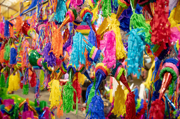 Naklejka premium Piñatas season in a Mexican market, piñata background in christmas