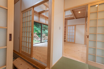 天然素材を使った広々とした間取り
