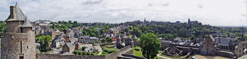 Bretagne, le Château de Fougères, panoramique