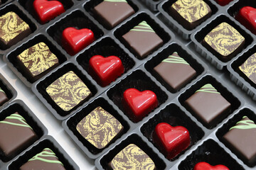 バレンタインデーの贈り物のチョコレート菓子