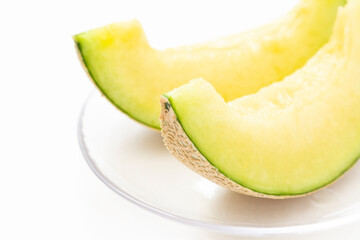 テーブルにみずみずしいメロン