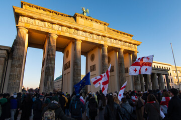 Georgia Vote. March for Europe demonstrations supporting European Union integration and membership at Brandenburg Gate in Berlin, capital of Germany 2024 Anti russia, pro russia © Mantas Žiličius