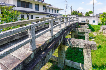 Fototapeta premium 御着城跡公園に復元された旧天川橋(兵庫県姫路市)