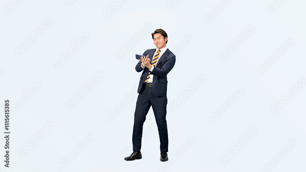 Poster スマホ、スマートフォン、男性、ビジネス、通話、ダンス、ビジネスマン、ビジネスパーソン、アプリ、SNS、動画、音楽、ミュージック、ダンサー、踊る、操作、検索、キャンペーン、セール、クーポン、ポイント、全身、タッチ、メール、日本人、スーツ、仕事、切り抜き、コピースペース、ノリノリ、リズム、笑顔、ポジティブ、元気、転職、DX、モバイル、IT、サラリーマン、ロボットダンス、ニュース、会社員、人材、デジタル
