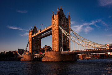 Obraz premium Tower bridge in London city, UK in evening sun
