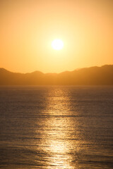 Fototapeta premium 海に沈む夕陽