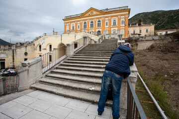 facciata belvedere san leucio con fotografo