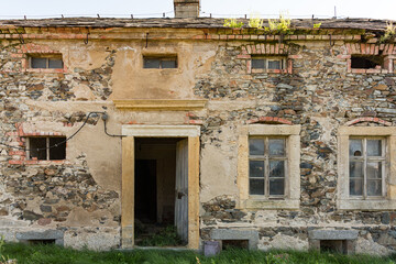 leerstehendes altes Haus