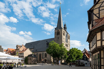 Obraz premium Marktkirche St. Benedikti in Quedlinburg