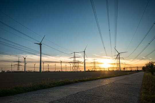 sicherer Energietransport &uuml;ber Hochspannungsleitungen
