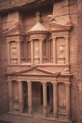 Obraz premium the treasury of historic city in Petra Jordan at early morning before the tourists