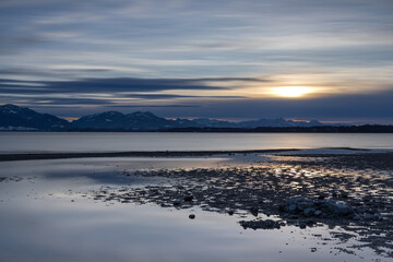 Fototapeta premium Sonnenuntergang in Seebruck am Chiemsee, Bayern