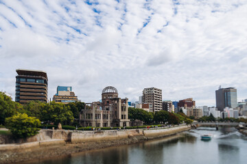 Obraz premium Hiroshima, skyline city view with Atomic Bomb Dome, Peace memorial park with A-Bomb Genbaku Dome, Hiroshima prefecture, Japan, in a sunny fall autumn day