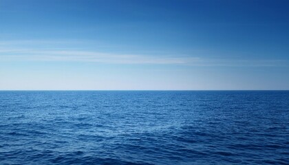 Obraz premium Calm blue ocean meeting the horizon under a clear sky