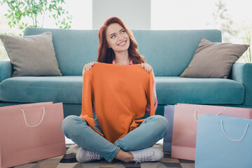 Obraz premium Full size photo of pretty young woman shop bags clothes think modern bright interior apartment indoors