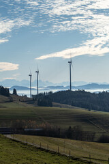 Windr&auml;der im S&uuml;dschwarzwald bei Gersbach mit Alpenblick

