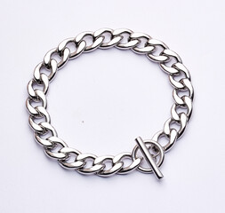 Obraz premium Gold chain bracelet o background