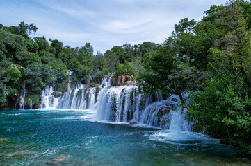 Obraz premium View of the Krka waterfall in Croatia with trees and turquoise water