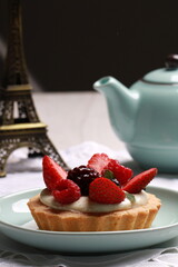 Pâtisserie. Doces finos, gourmets e parisienses. Românticos e deliciosos. Pavlova, frança, dessert. Cake, Coffee, sugar.