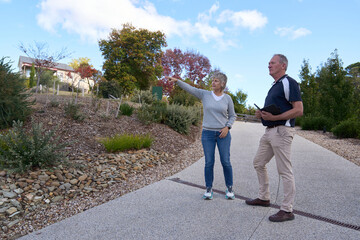 Building Inspectors consulting with client