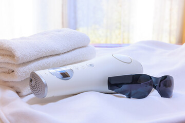 家庭用光脱毛器＆専用サングラス＆タオル　自宅で簡単全身脱毛