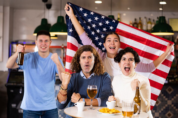 Smiling man and woman drinking alcohol and having conversation on party in nightclub