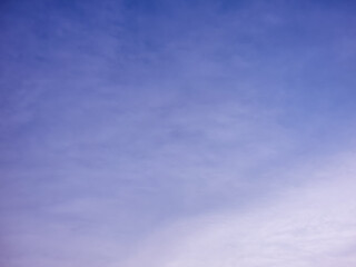 Obraz premium A soft, pastel blue sky with delicate, wispy clouds. Perfect for backgrounds or to evoke a sense of serenity