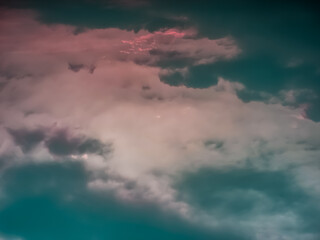 Obraz premium A dramatic, moody sky with dark clouds and a soft pink hue. Perfect for backgrounds or to evoke a sense of mystery and emotion