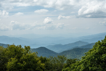 Obraz premium Haze Hangs Over Applachian Mountains In North Carolina