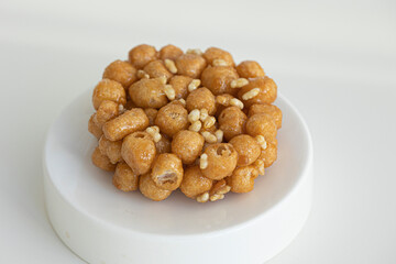 Oranda Homemade Sweets. Sweet and crunchy snack coated with starch syrup