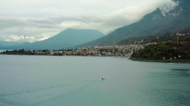 Volc&aacute;n y Lago, zona verde y comunidad