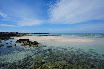 wonderful shoaling beach with mossy rocks