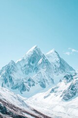 Obraz premium Snow-capped mountains under a clear blue sky.