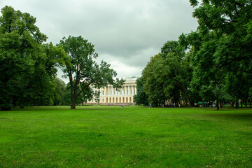 Fototapeta premium building on the lawn