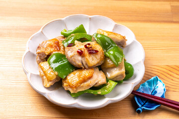 鶏とピーマンの塩こうじ炒め