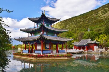 Naklejka premium 麗江の名所 玉泉公園（黒龍澤）