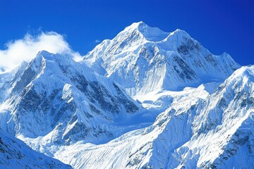 Obraz premium Majestic snow-capped mountains under a clear blue sky.