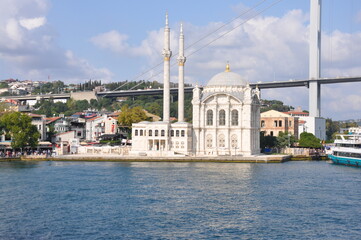 Naklejka premium Ortakoy Mosque (Grand Mecidiye Mosque) in Istanbul, Turkey