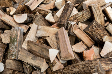 Coupe découpe de bois de chauffage palette bucheron