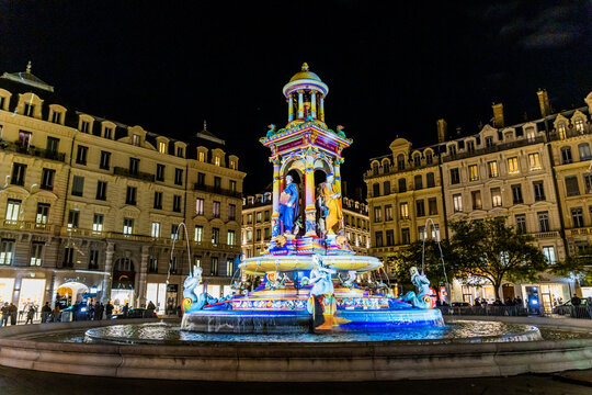 F&ecirc;te de lumi&egrave;res 2024 &agrave; Lyon, place des Jacobins, Jacobins act 4, en France